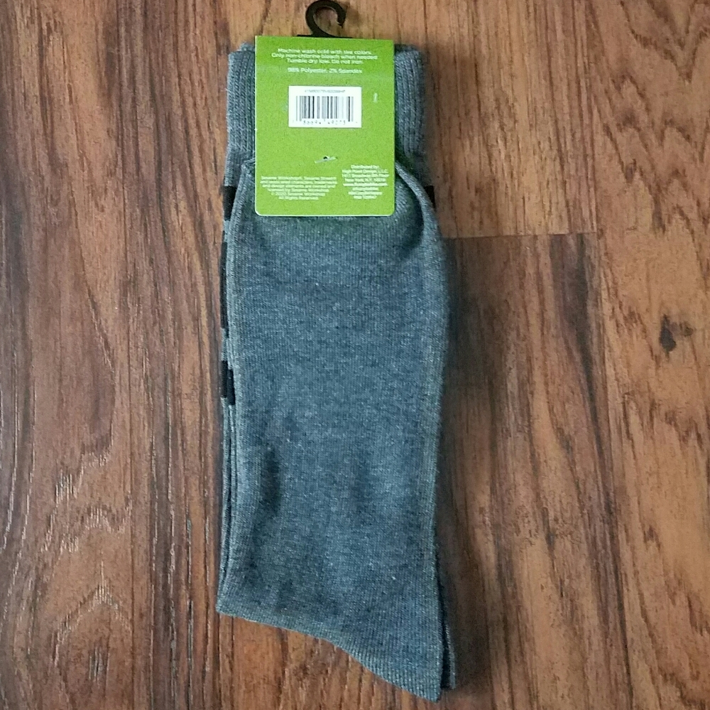 🐳 SESAME STREET OSCAR THE GROUCH GO AWAY SOCKS - Picture 2 of 2